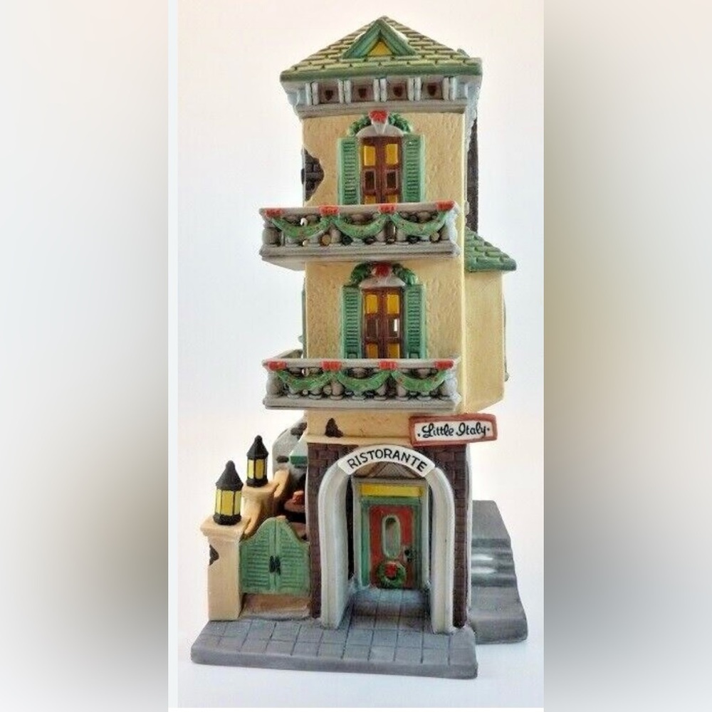 Department 56 Christmas in the City “Little Italy”  new